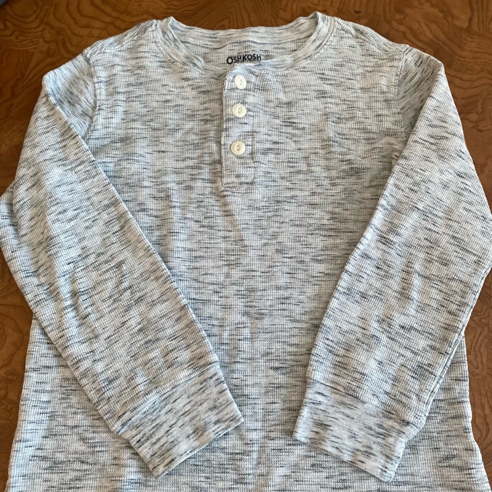 Osh Kosh long sleeve boys top. Size 8